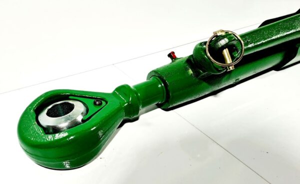 AR247422 AR191917 Łącznik John Deere F. Hisz.